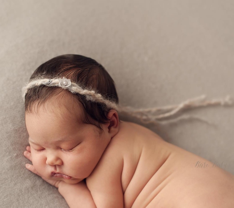 Bare Baby Photography - Columbus, OH. newborn baby girl