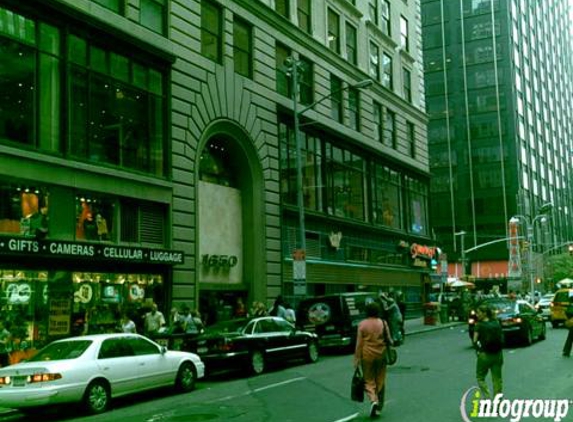 Ellen's Stardust Diner - New York, NY