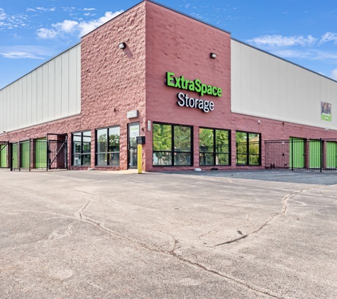 Extra Space Storage - High Ridge, MO