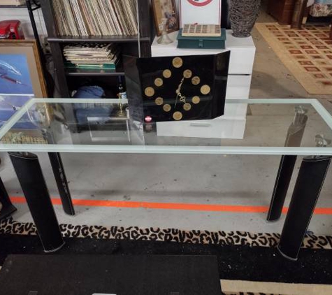 St Louis Consignment Gallery - Saint Louis, MO. Tempered Glass Sofa Table