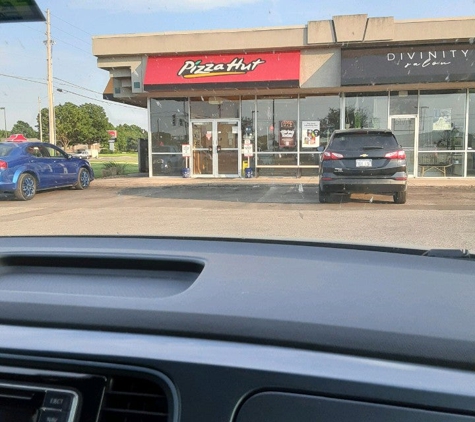 Pizza Hut - Wichita, KS