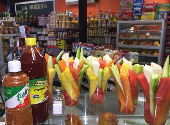 LA HUERTA Fruits & Vegetables - Woodside, NY. Frutas Locas