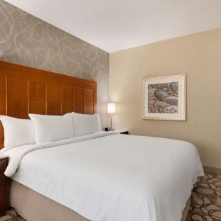 Embassy Suites by Hilton San Antonio Airport - San Antonio, TX