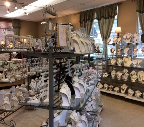 Lisa Marie's Boutique - Marshfield, MA. Accessories and Jewelry for Brides and all special occassions