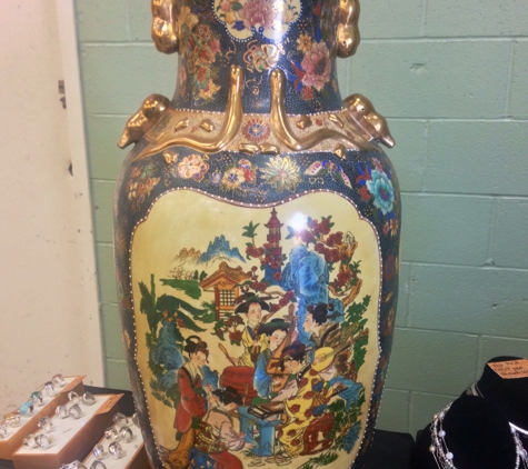 We Buy Gold - Florence, AL. Large Antique hand painted vase.