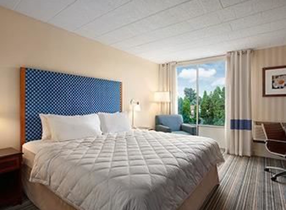 Days Hotel by Wyndham Allentown Airport / Lehigh Valley - Allentown, PA