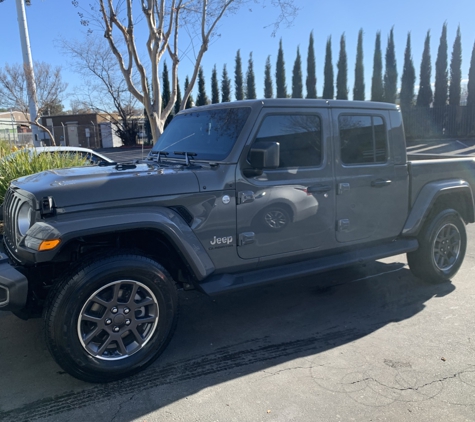 Precision Auto Spa - Sacramento, CA. 2020 Gladiator
1 step correction with 3 year IGL coating
20% window tint on back and sides