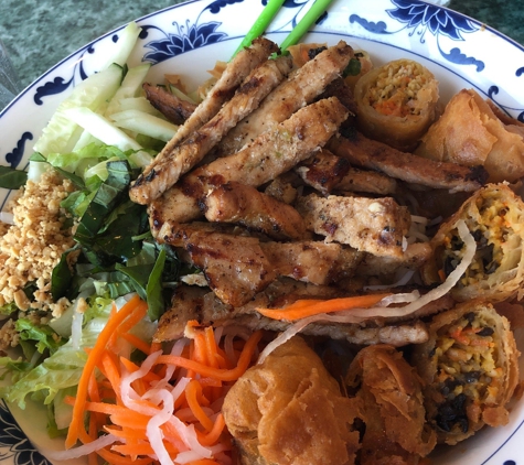 Viet House Restaurant - Alexandria, VA