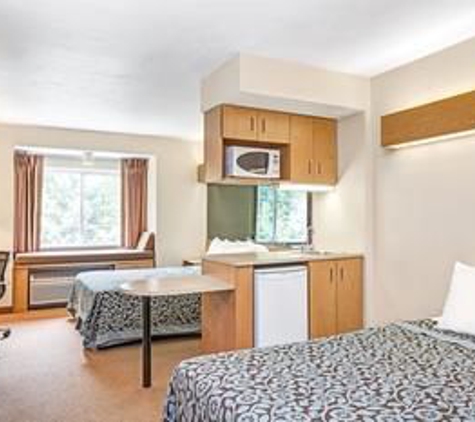 Days Inn by Wyndham Sturbridge - Sturbridge, MA