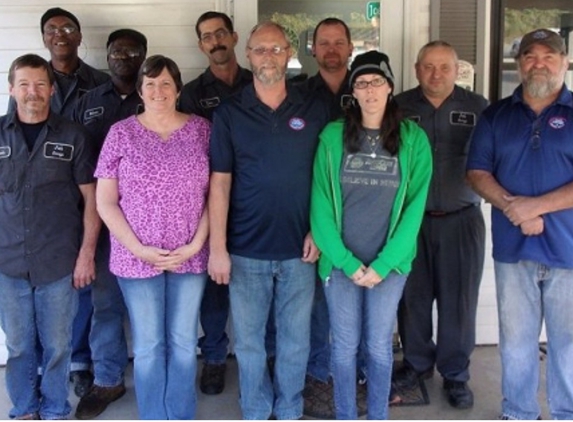 Joe's Garage - North Little Rock, AR. Stephanie is the one in the green who hit her with an object and the owner is to the left of her, please don't go here for your safety