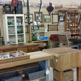 Antiques & Uniques - Wickliffe, OH