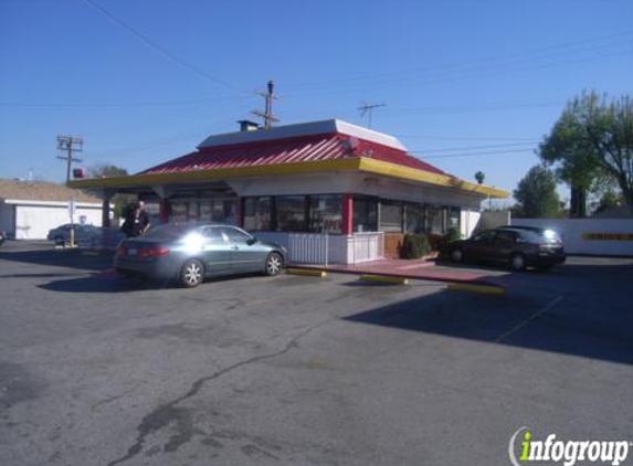 Holiday Burgers - Mission Hills, CA