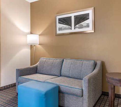 Comfort Inn & Suites - Cincinnati, OH