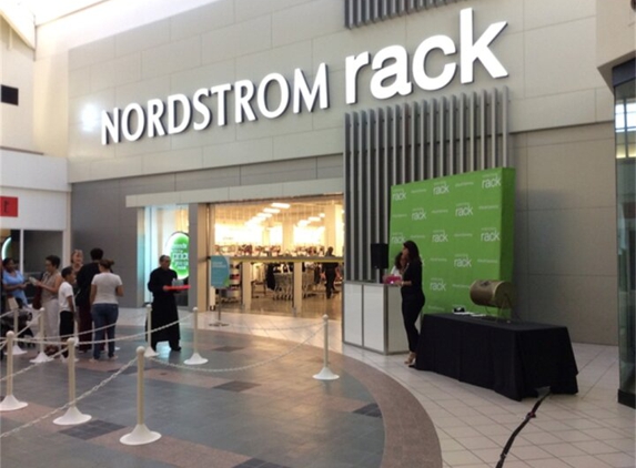 Nordstrom Rack Village Pointe - Omaha, NE