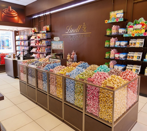 Lindt Chocolate Shop - Freeport, ME