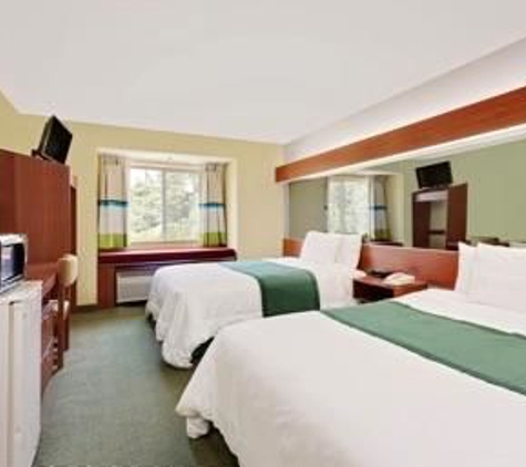 Microtel Inn & Suites by Wyndham Thomasville/High Point/Lexi - Thomasville, NC