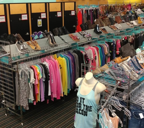 Plato's Closet - Waterloo, IA