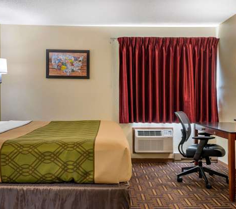 Econo Lodge - River Falls, WI