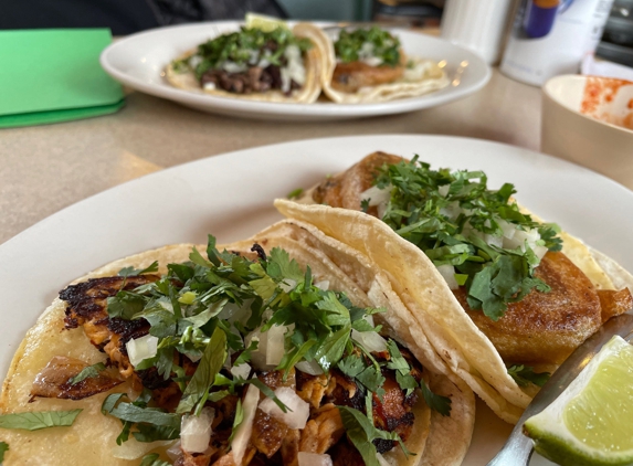 Mariscos El Amigo 3 - Bensenville, IL