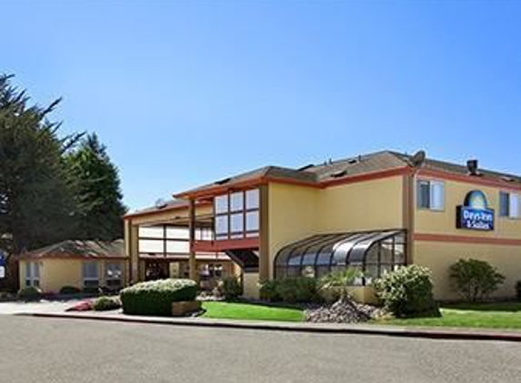 Days Inn & Suites by Wyndham Arcata - Arcata, CA