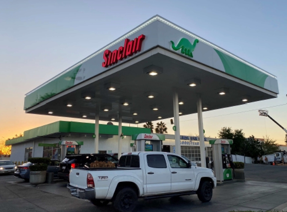 Sinclair Gas Station - North Hollywood, CA