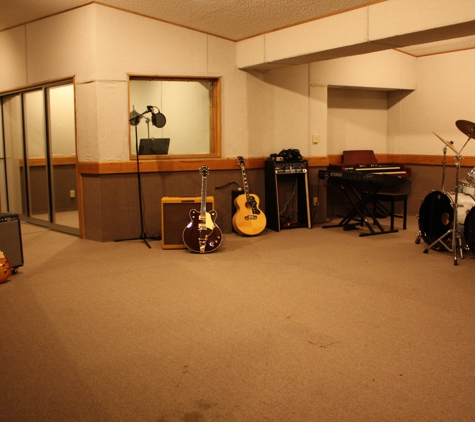 Bakersfield Music And Recording Studios - Bakersfield, CA