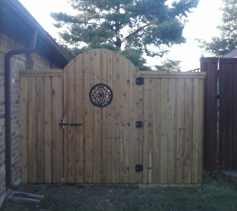 Mike Wing Fence & Deck Repair - Carrollton, TX