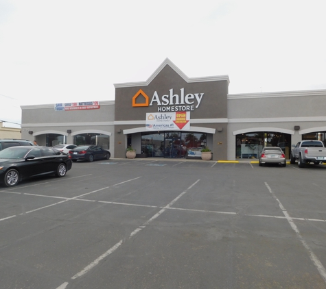 Ashley HomeStore - Yuma, AZ