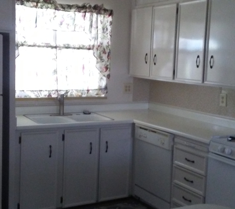 Royal Oaks - Visalia, CA. Bright clean kitchen Sp #10