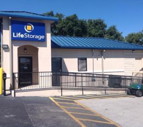 Life Storage - Universal City, TX