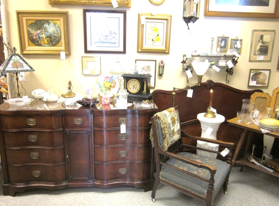 Apple Blossom Consignments - Saint Clair, MI