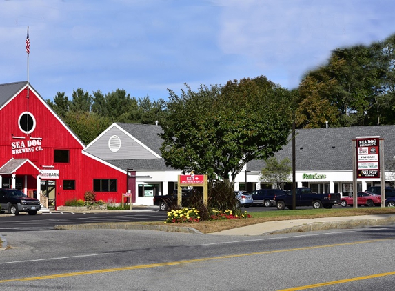 Red Barn Shopping Center - North Conway, NH