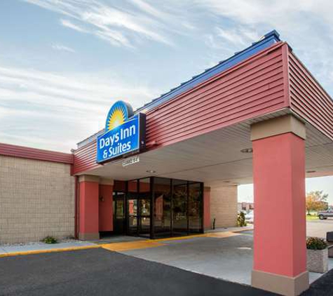 Days Inn & Suites - Mount Pleasant, MI