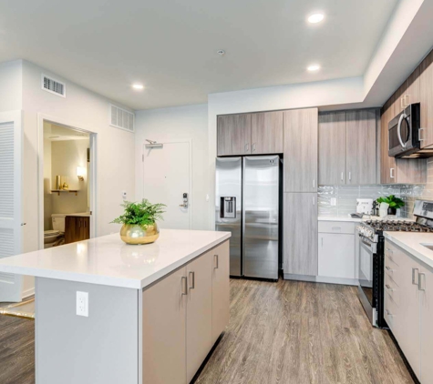 Essence Apartments - Woodland Hills, CA