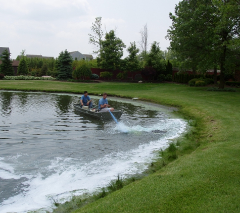 AQUA DOC Lake & Pond Management. Application for algae