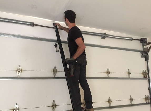 24/7 Riverside Garage Door Service - Corona, CA