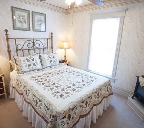 Garden Gate Bed & Breakfast - Sturgeon Bay, WI