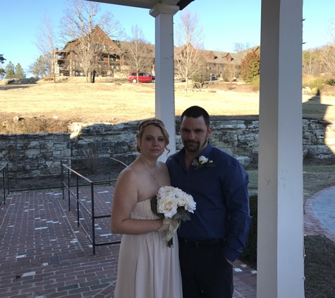 Lauren Weds, Wedding Officiant - Springfield, MO. Scheina and Jason