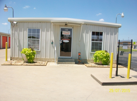 Mini-West Storage - Corsicana, TX