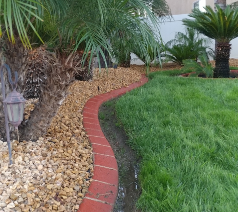 Inland Turf Care - Riverside, CA. Nice contrasting colors...