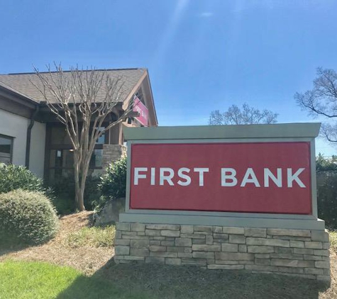 First Bank - Winston-Salem Knollwood, NC - Winston Salem, NC