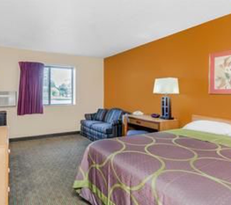 Super 8 by Wyndham Charlotte/Amusement Park Area - Charlotte, NC