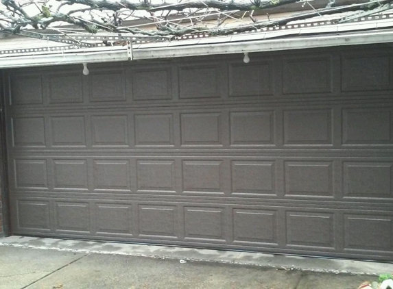 J E Garage Doors - Central Islip, NY