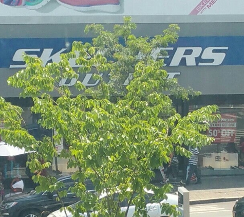 SKECHERS Factory Outlet - Bronx, NY