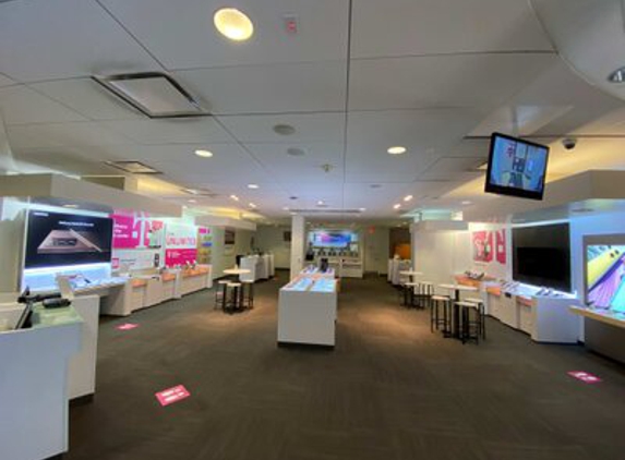 T-Mobile - Northridge, CA