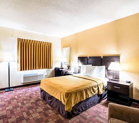 Econo Lodge - Watertown, SD