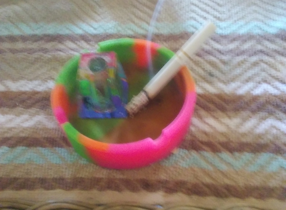 Galaxtobacco Vap - Galax, VA. ����my silicone ashtray&
snuffer!����