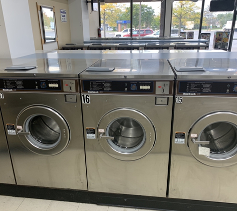 Laundry City Express - Warrenville, IL. 35 lb Washers