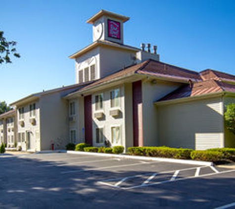 Red Roof Inn - Halfmoon, NY