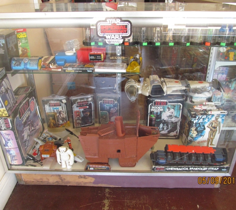 Pot of Gold Collectibles and More - Pleasant Hill, CA. Large Selection of Vintage Star Wars Figures and ships